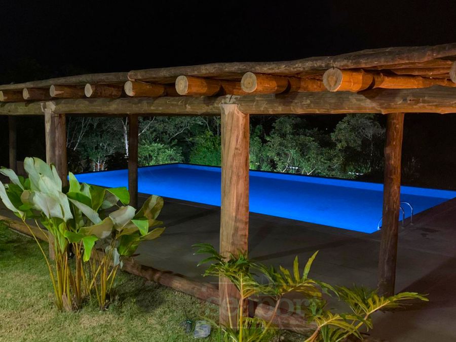 Piscina Iluminada e Pergolado 