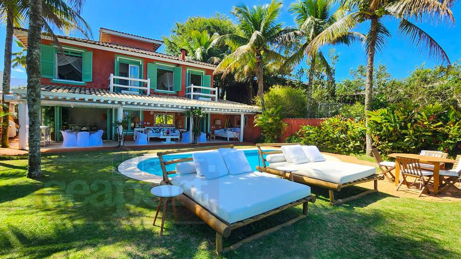 Fachada e Piscina Frente ao mar 