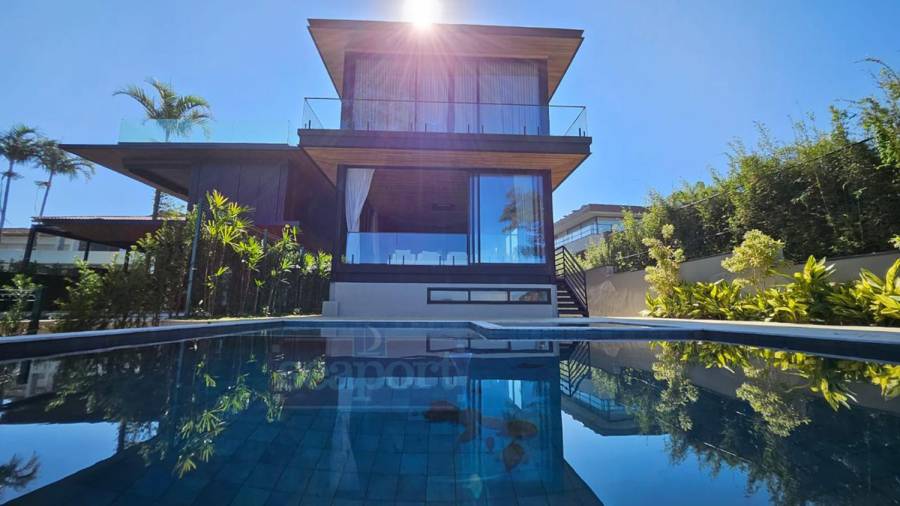 Fachada frente ao mar, casa pavimento térreo