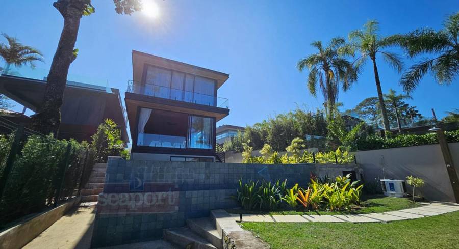 Fachada frente ao mar, casa pavimento térreo