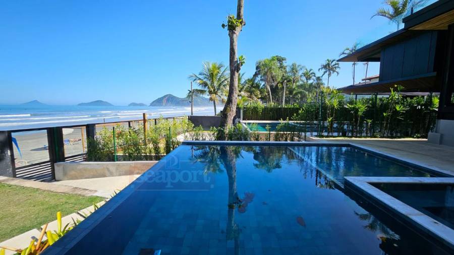 Piscina do condomínio 