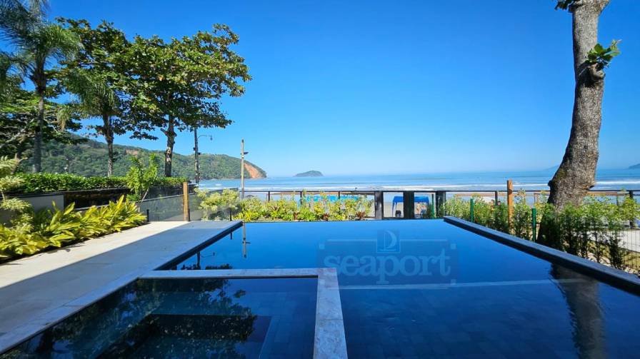 Piscina do condomínio 