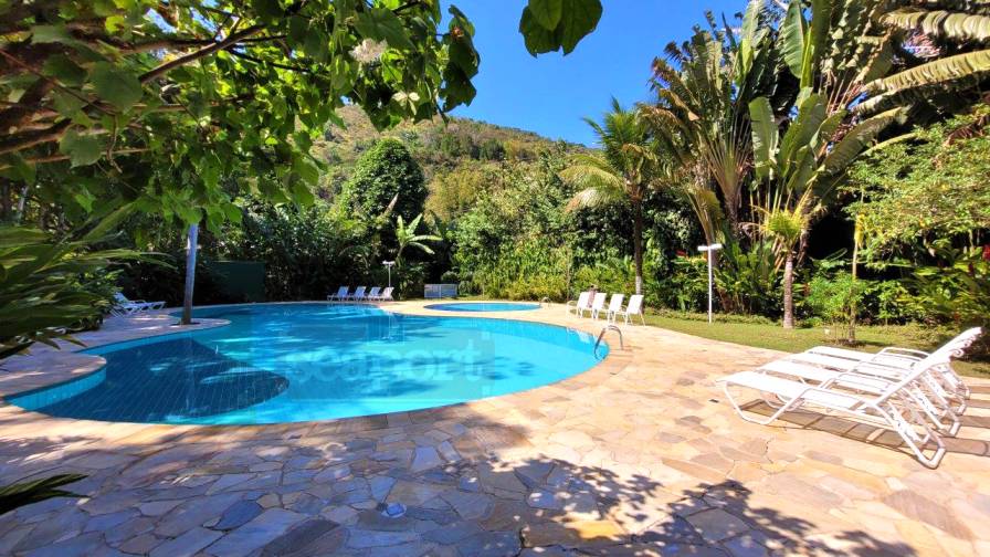 Piscina do condomínio 