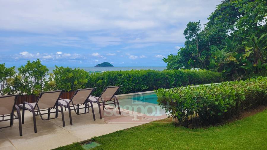 Piscina e Jardim  Frente ao Mar 