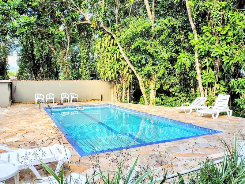 Piscina do condomínio 