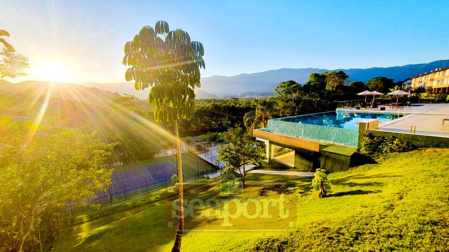 Piscina de borda infinita 