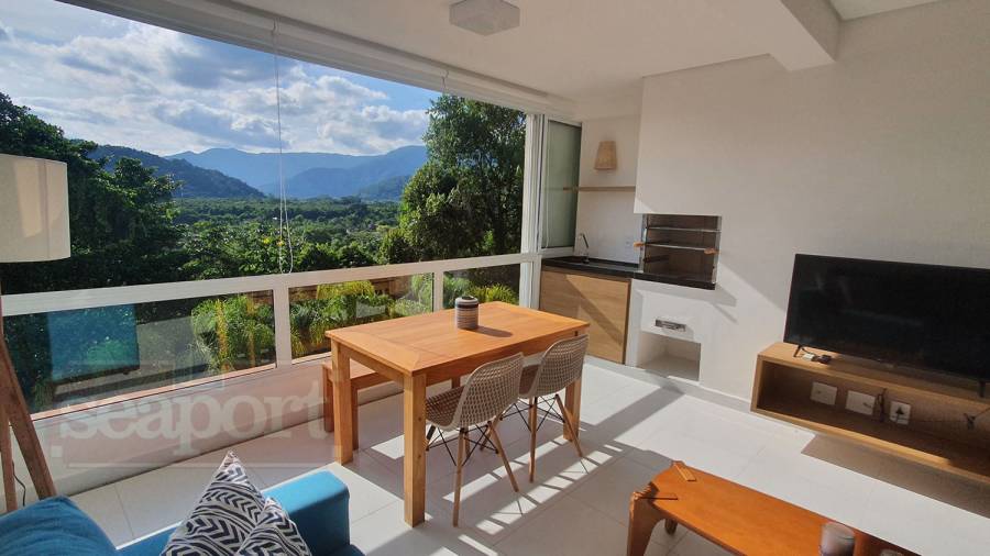 Sala de estar com vista panorâmica 