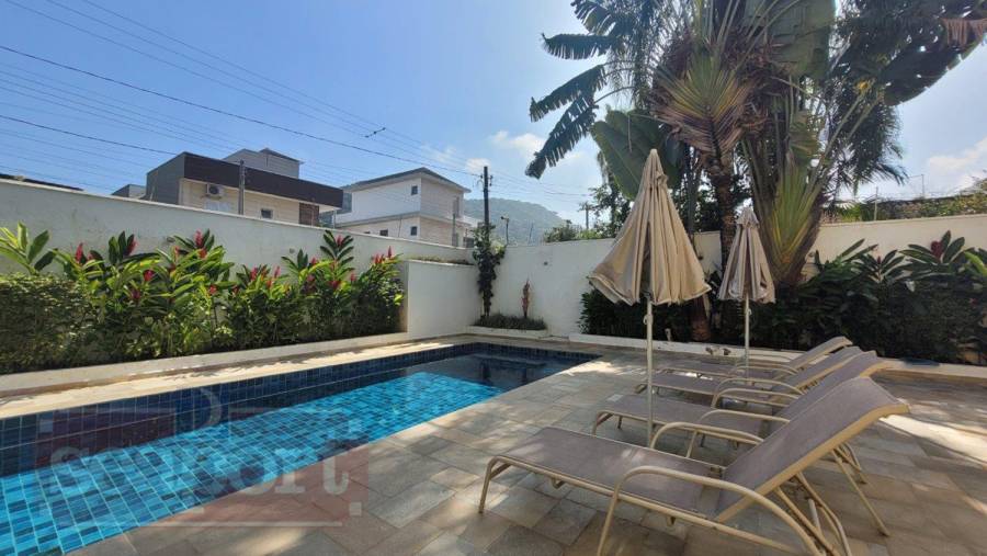 Piscina do condomínio 