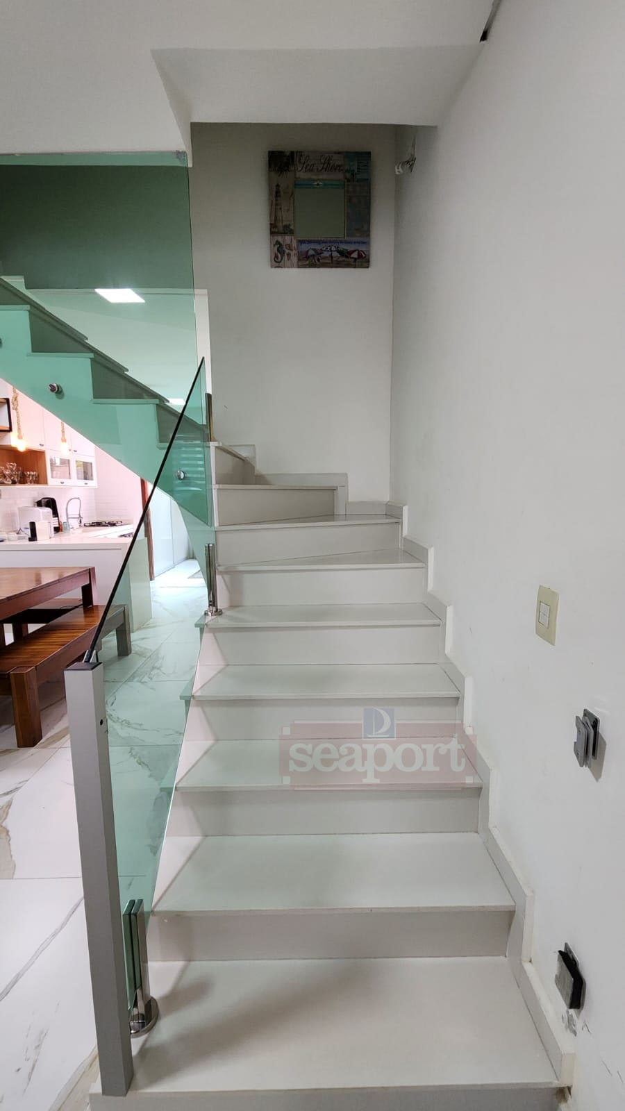 Escada de acesso aos dormitórios Escada de acesso aos dormitórios