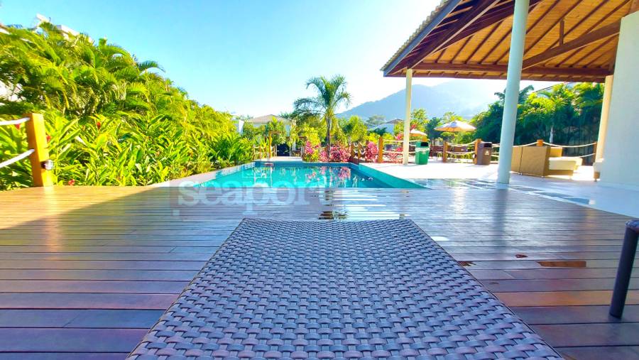 Piscina do condomínio 