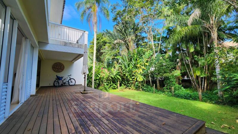 Fachada e Jardim 