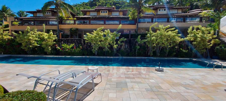 Piscina do condomínio 