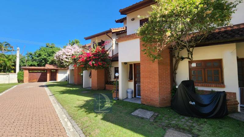 Fachada e Rua interna 