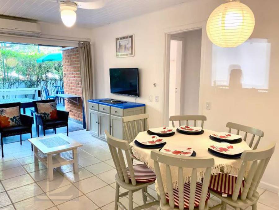 Salas e mesa de jantar 