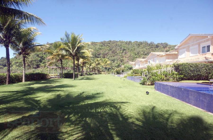 Fachada e jardim Fachada e jardim