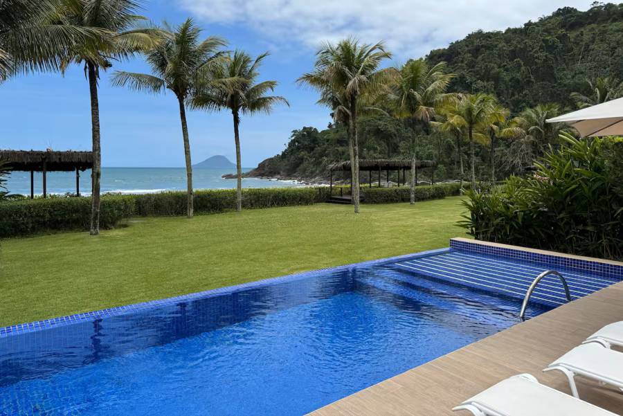 Fachada e Piscina do condomínio Fachada e Piscina do condomínio