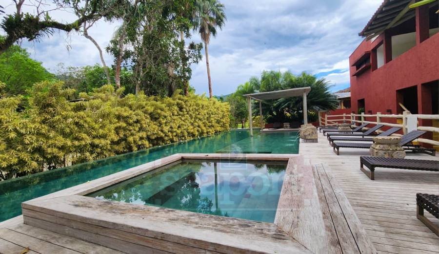 Piscina do condomínio 