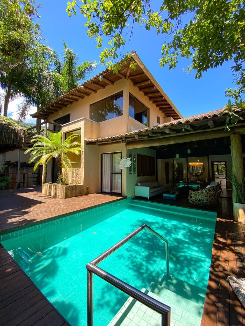 Fachada com Piscina Privativa aquecida 