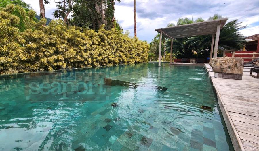 Piscina do condomínio 