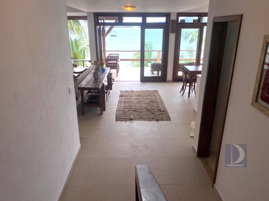 Salas e vista da varanda 