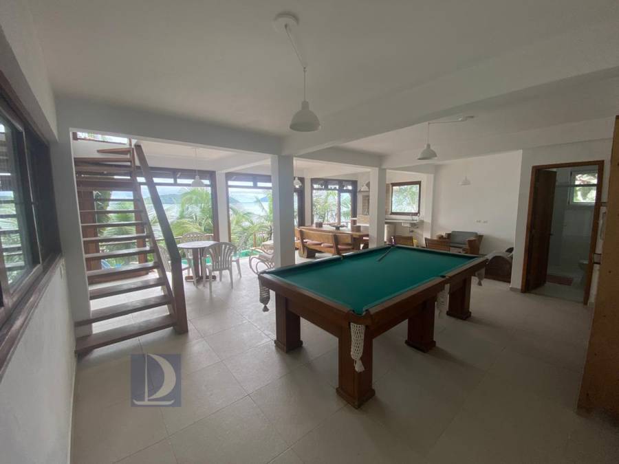 mesa de jogos e salas 