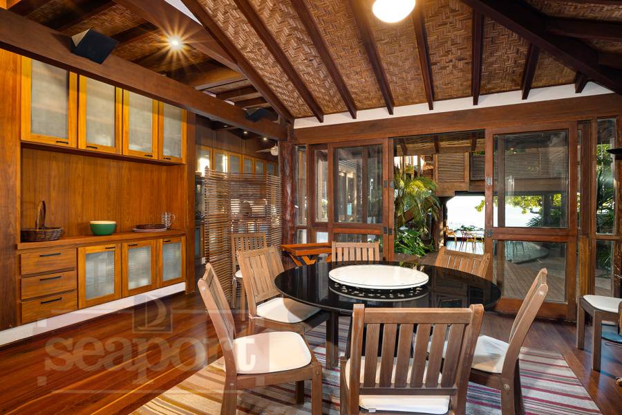 Sala de jantar em baixo 