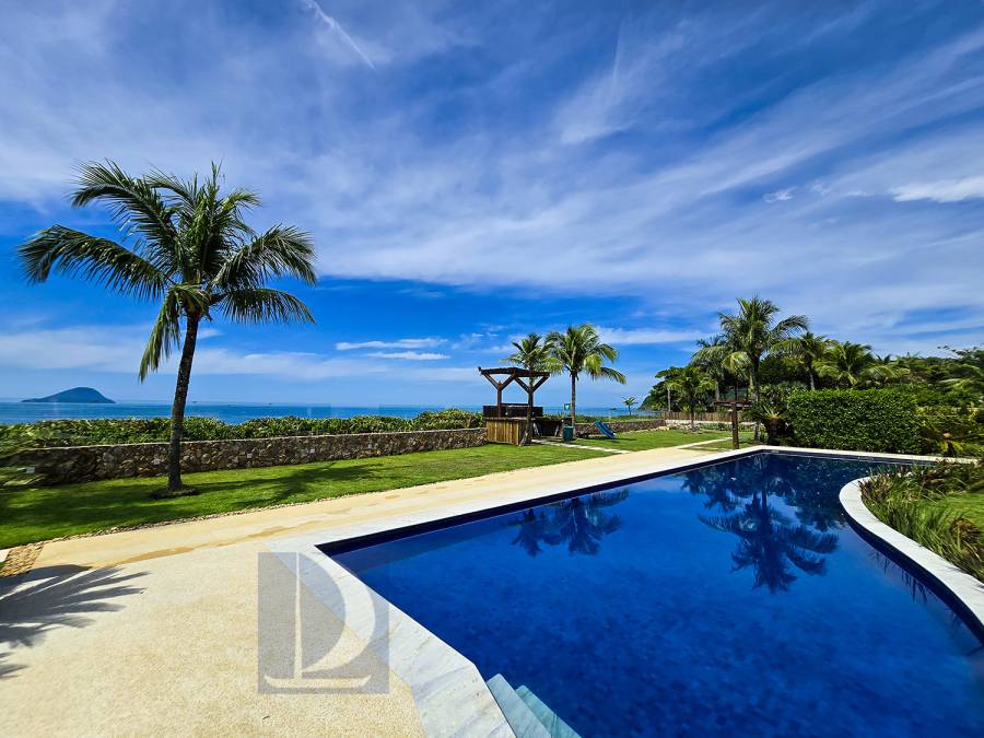 Piscina do condomínio 