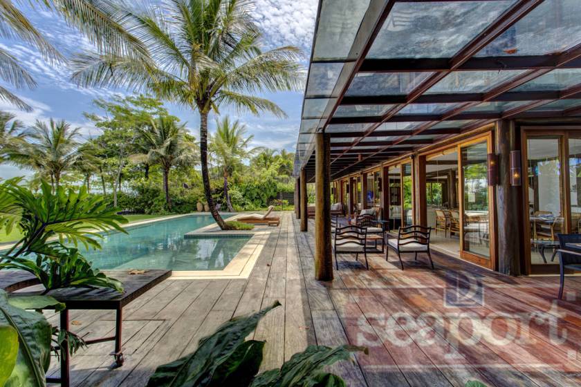 Fachada e Varanda Frente ao mar 