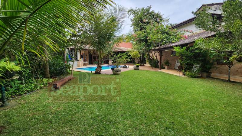 Fachada e Piscina 
