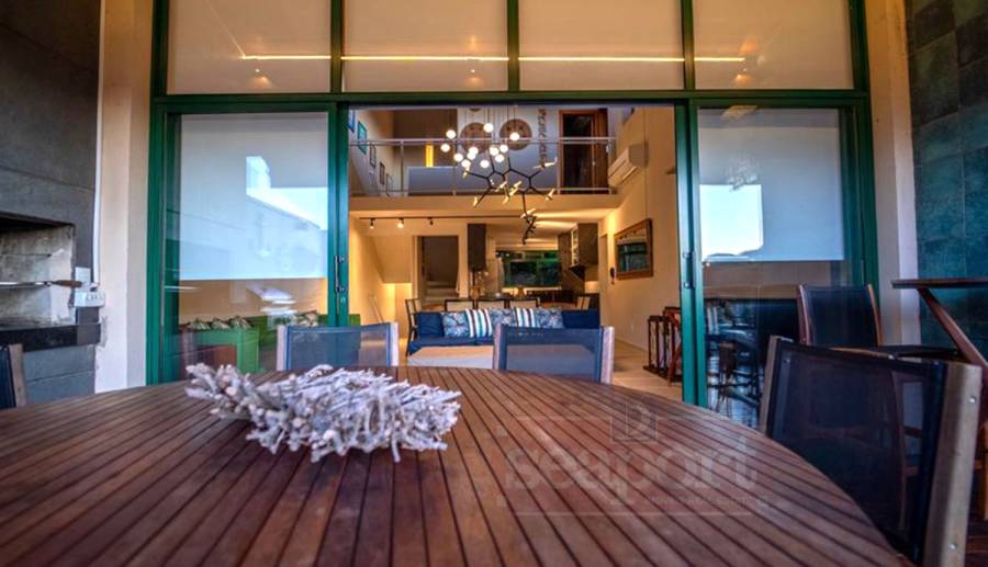 Fachada e varanda gourmet