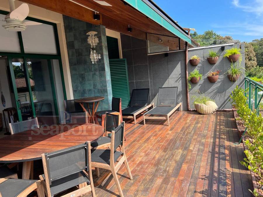 Fachada e varanda gourmet