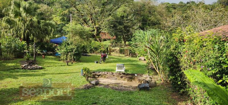 Fachada e Jardim 