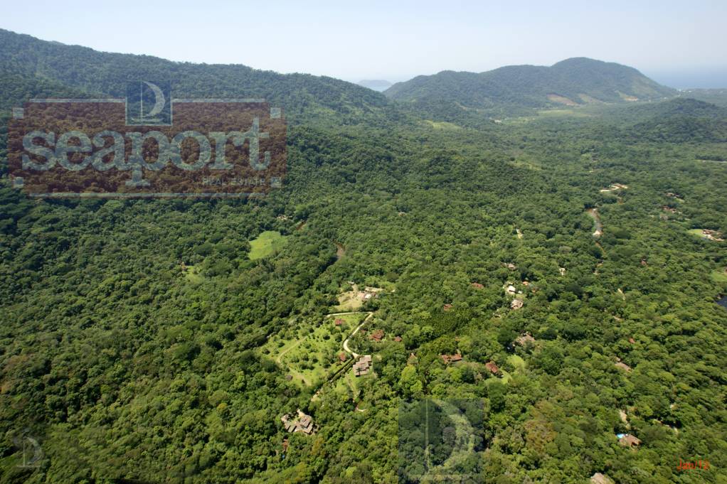Ãrea de 400.000mÂ² com 700 metros de frente para o Rio Cristina.